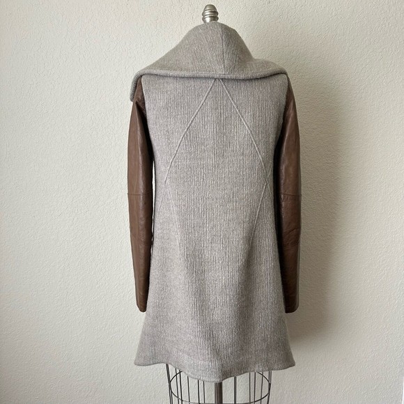 HELMUT LANG Willowed Felt Wool Coat with Leather Sleeve in Flax - Picture 13 of 15